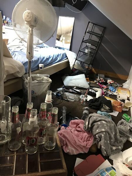 File:Graham's Room.jpg