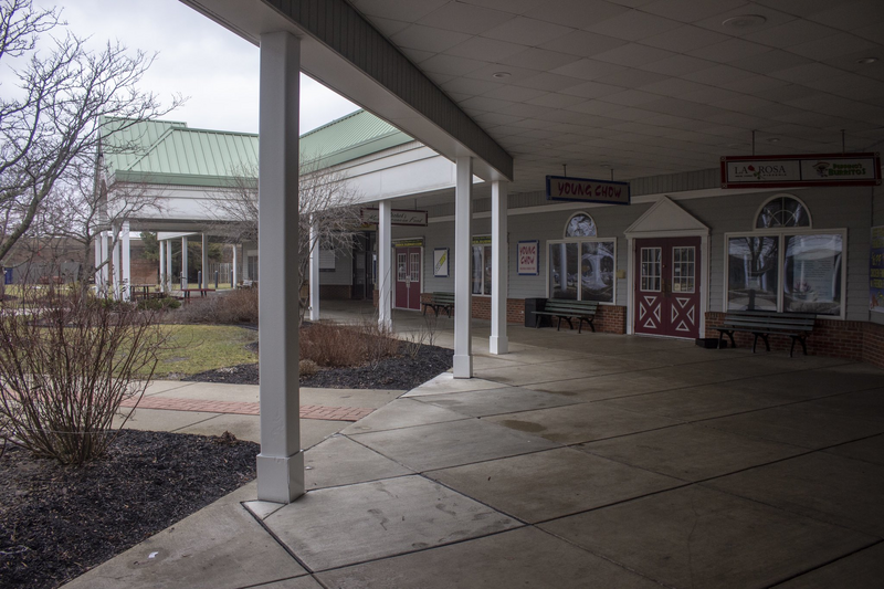 File:The Commons view of La Rosa and Young Chow.png